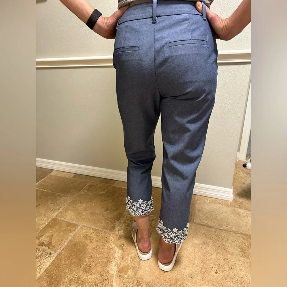Ann Taylor High Rise Cropped Pant in Stretch Cotton with Eyelet trim Size 2P - Picture 6 of 10